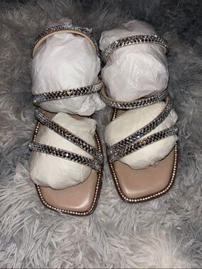 Steve Madden Size 9 Rhinestone Ladies Sandals
